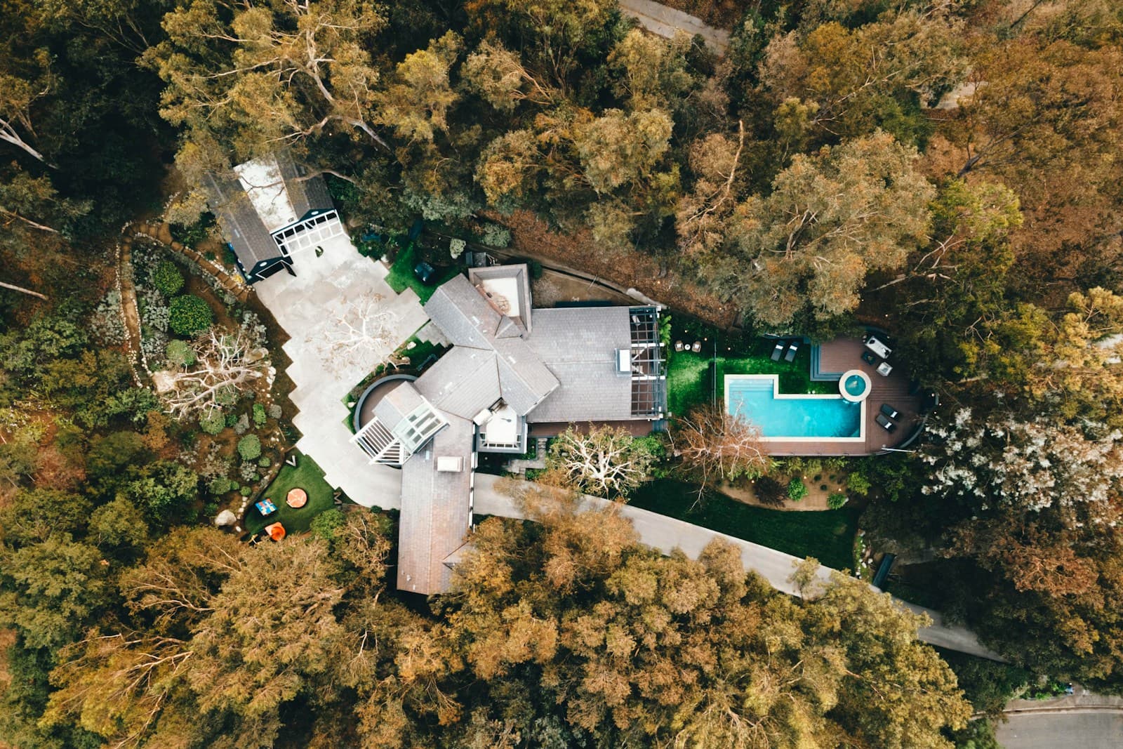 Salon contemporain d'une propriété haut de gamme